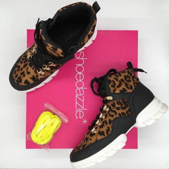 NIB Shoe Dazzle Lace Me Up Lug Sole Sneaker - 8.5 - Picture 1 of 15